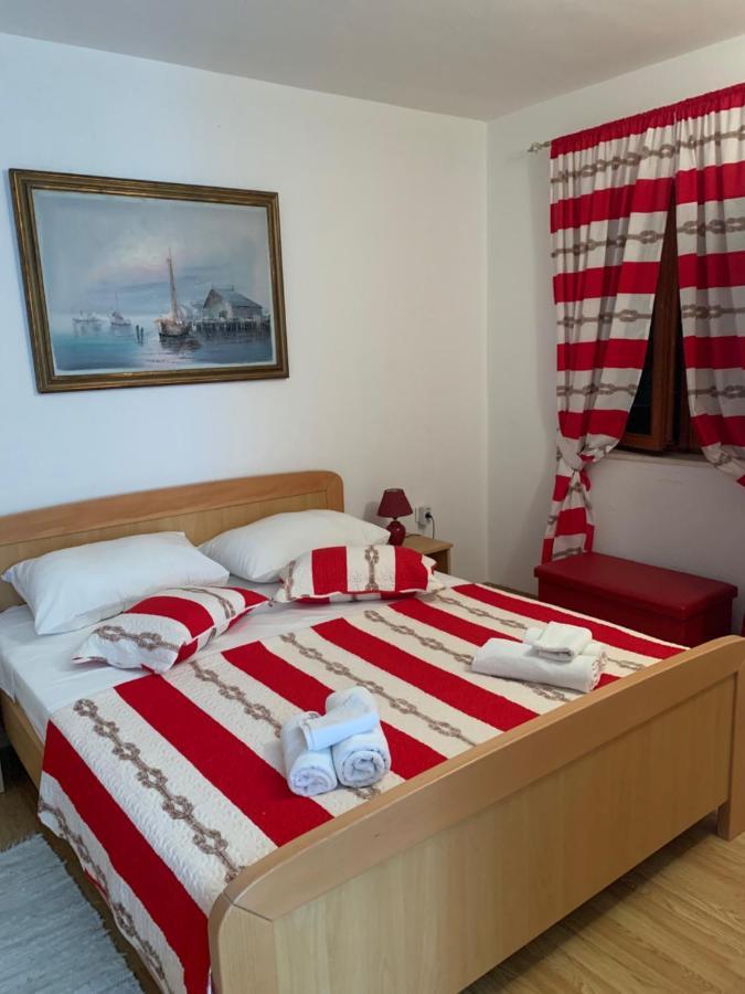 Holiday Apartments Lucic - Feels Like Home, Away From Home Razanj Bagian luar foto