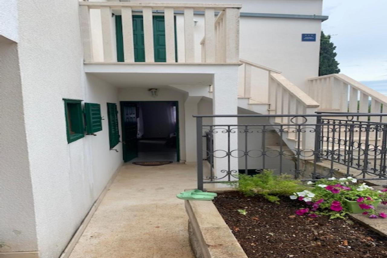 Holiday Apartments Lucic - Feels Like Home, Away From Home Razanj Bagian luar foto