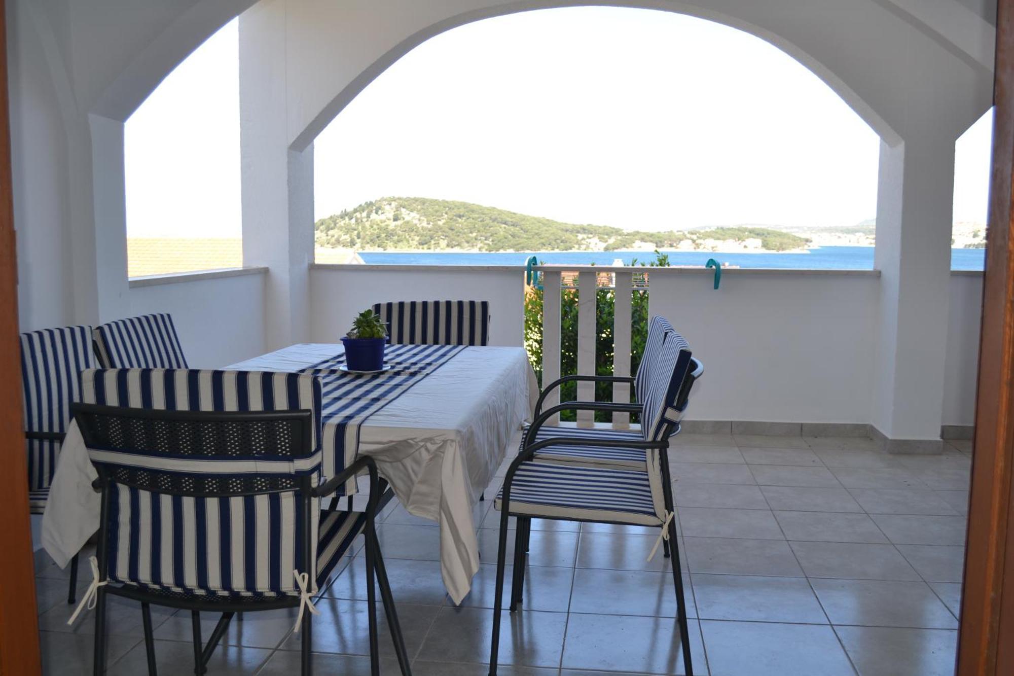 Holiday Apartments Lucic - Feels Like Home, Away From Home Razanj Bagian luar foto
