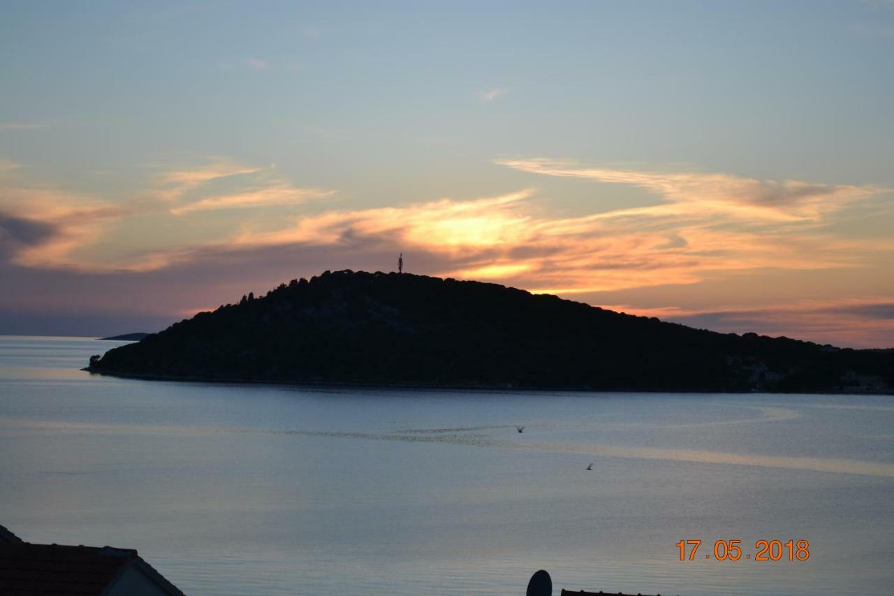 Holiday Apartments Lucic - Feels Like Home, Away From Home Razanj Bagian luar foto