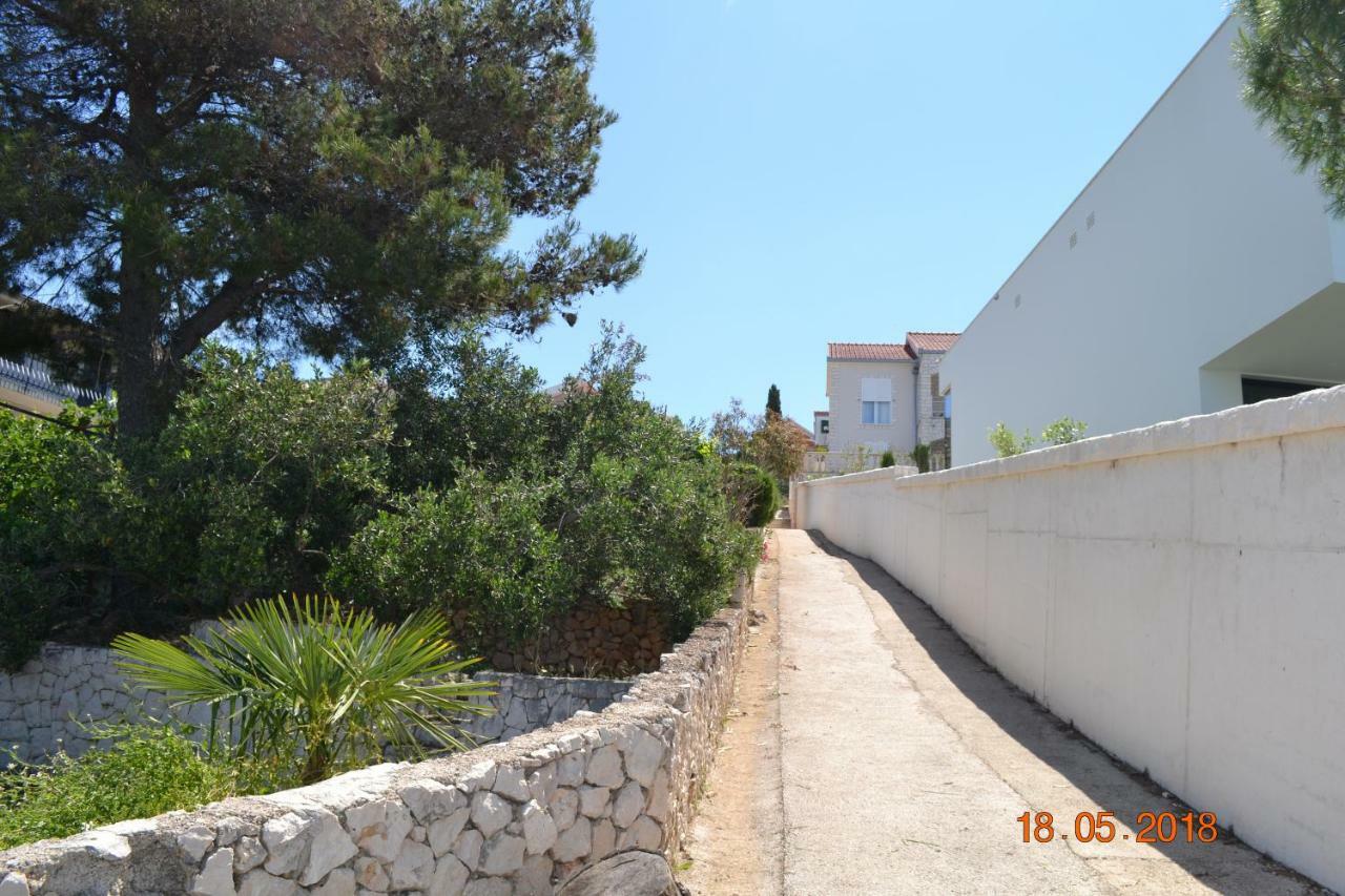 Holiday Apartments Lucic - Feels Like Home, Away From Home Razanj Bagian luar foto