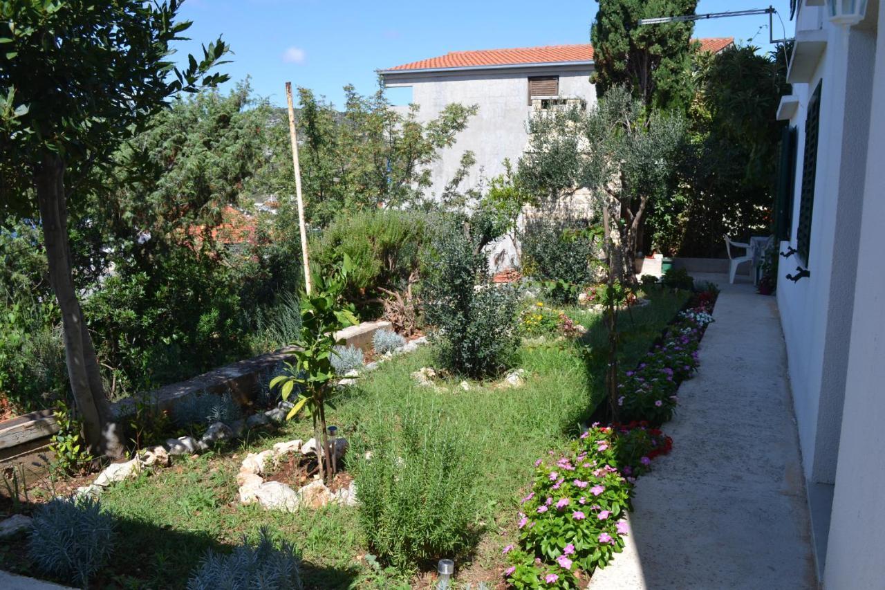 Holiday Apartments Lucic - Feels Like Home, Away From Home Razanj Bagian luar foto